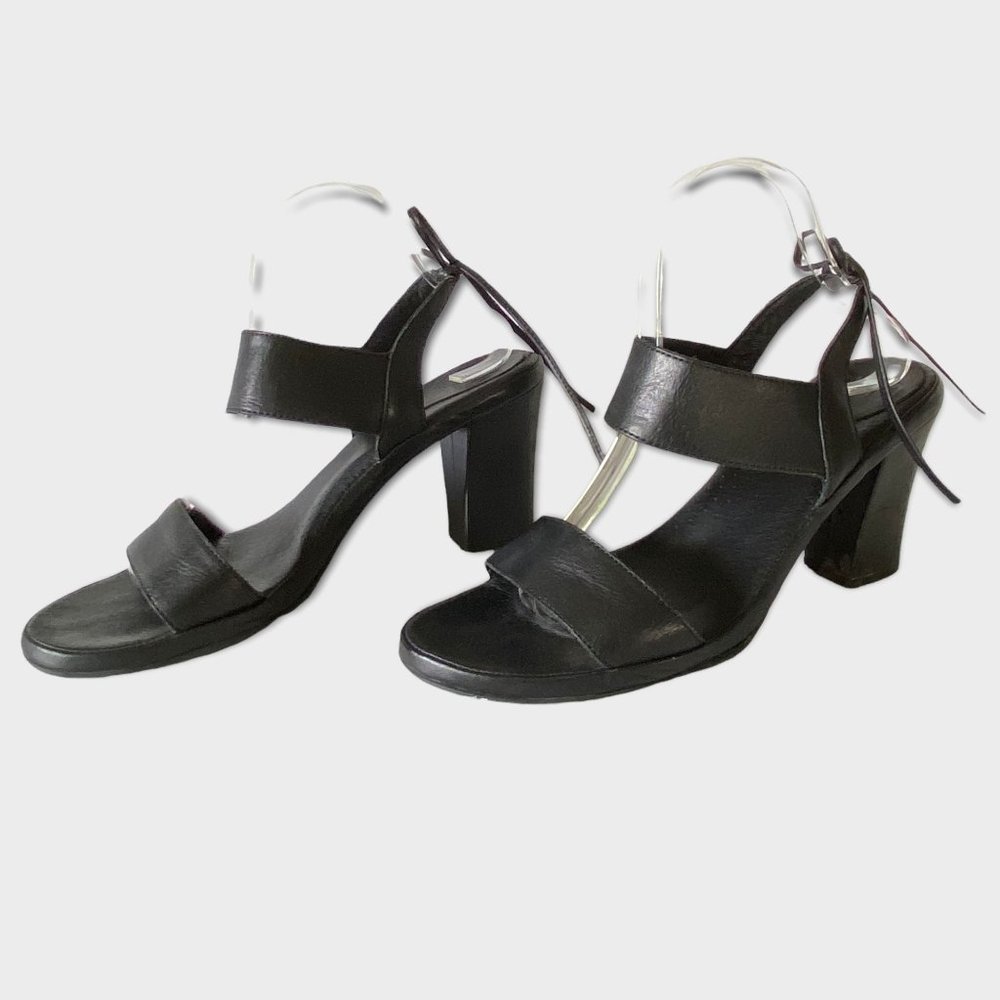ONO‎ black cushioned insole comfort heels sandals 11 M Cara tie back